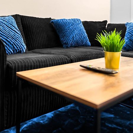 Two Bedroom Apartment - Single Beds - Accommodates 3 - Street Parking - Top Rated -Wbb Уест Бромуич Екстериор снимка