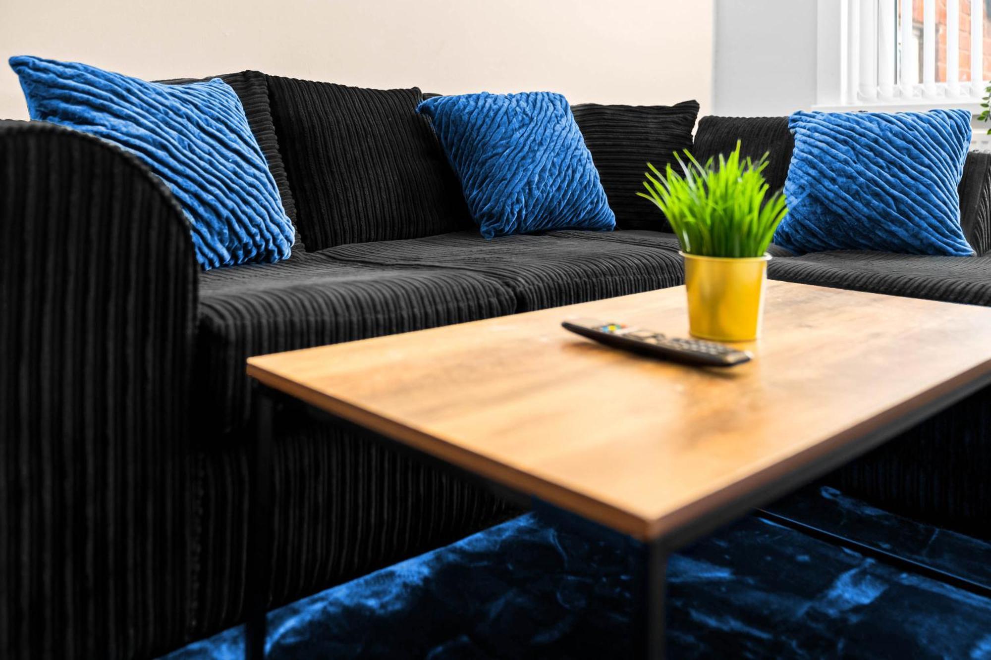 Two Bedroom Apartment - Single Beds - Accommodates 3 - Street Parking - Top Rated -Wbb Уест Бромуич Екстериор снимка
